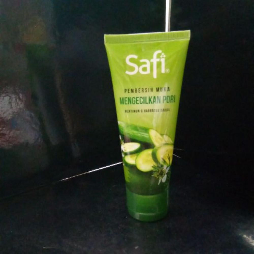 SAFI PEMBERSIH MUKA MENGECILKAN PORI 50G SAFI PEMBERSIH MUKA MENGECILKAN PORI 50G