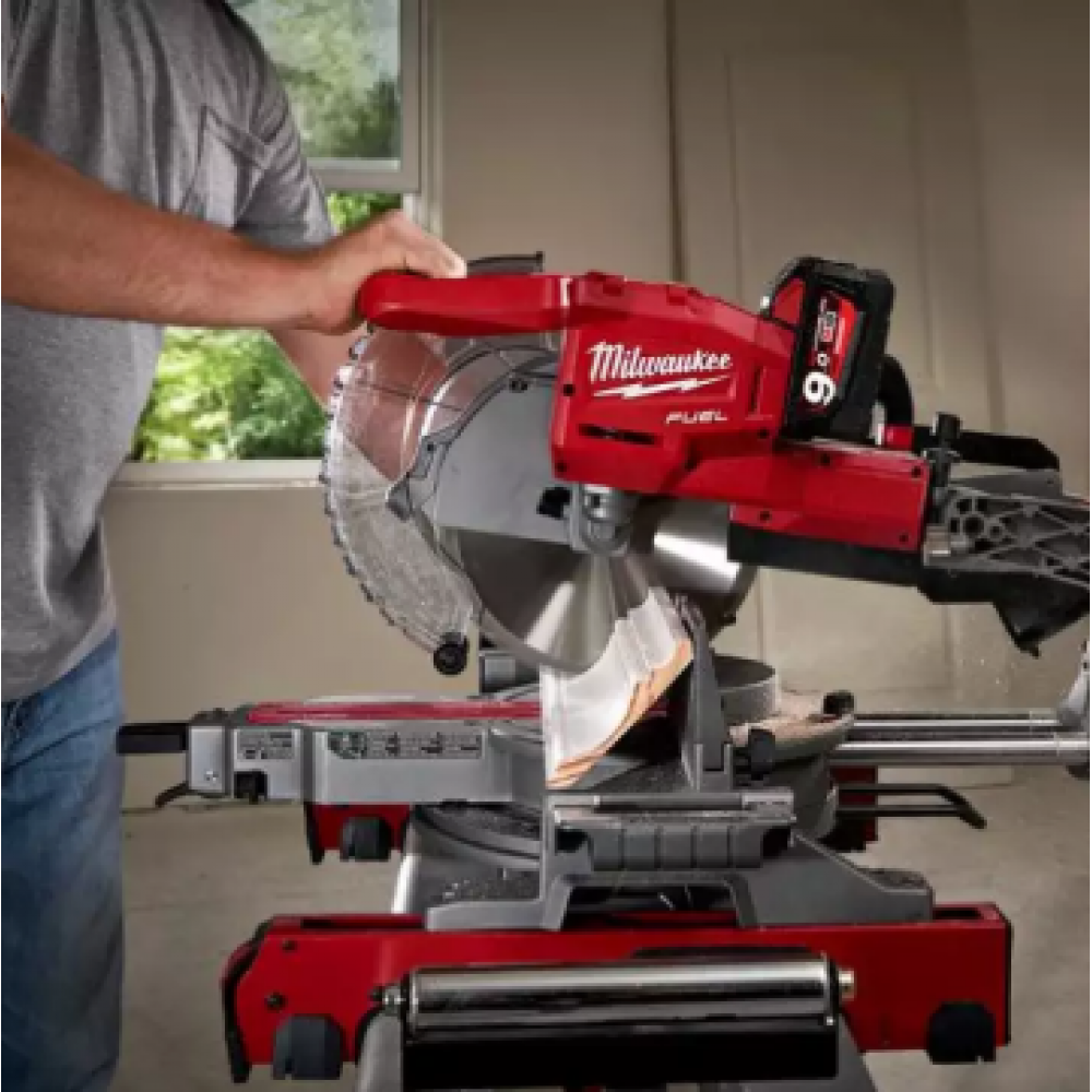 thumbnail interactive-video image 1 of Milwaukee M18 Fuel 7-1/4” Dual Bevel Sliding Compound Miter Saw (Bare Tool – 2733-20) 1 of 3