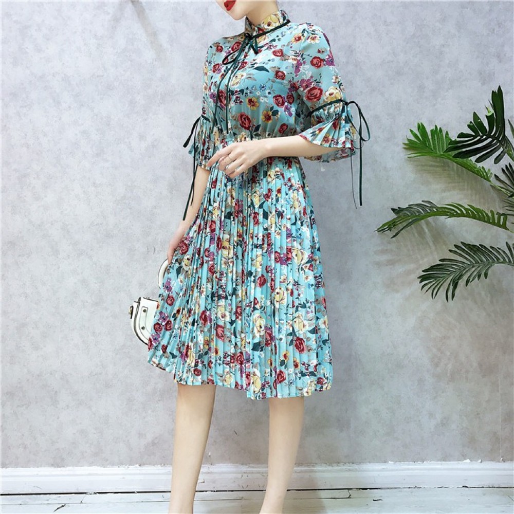 Chiffon floral strappy short sleeve pleated dress 雪纺碎花系带短袖百褶裙 Chiffon floral strappy short sleeve pleated dress 雪纺碎花系带短袖百褶裙