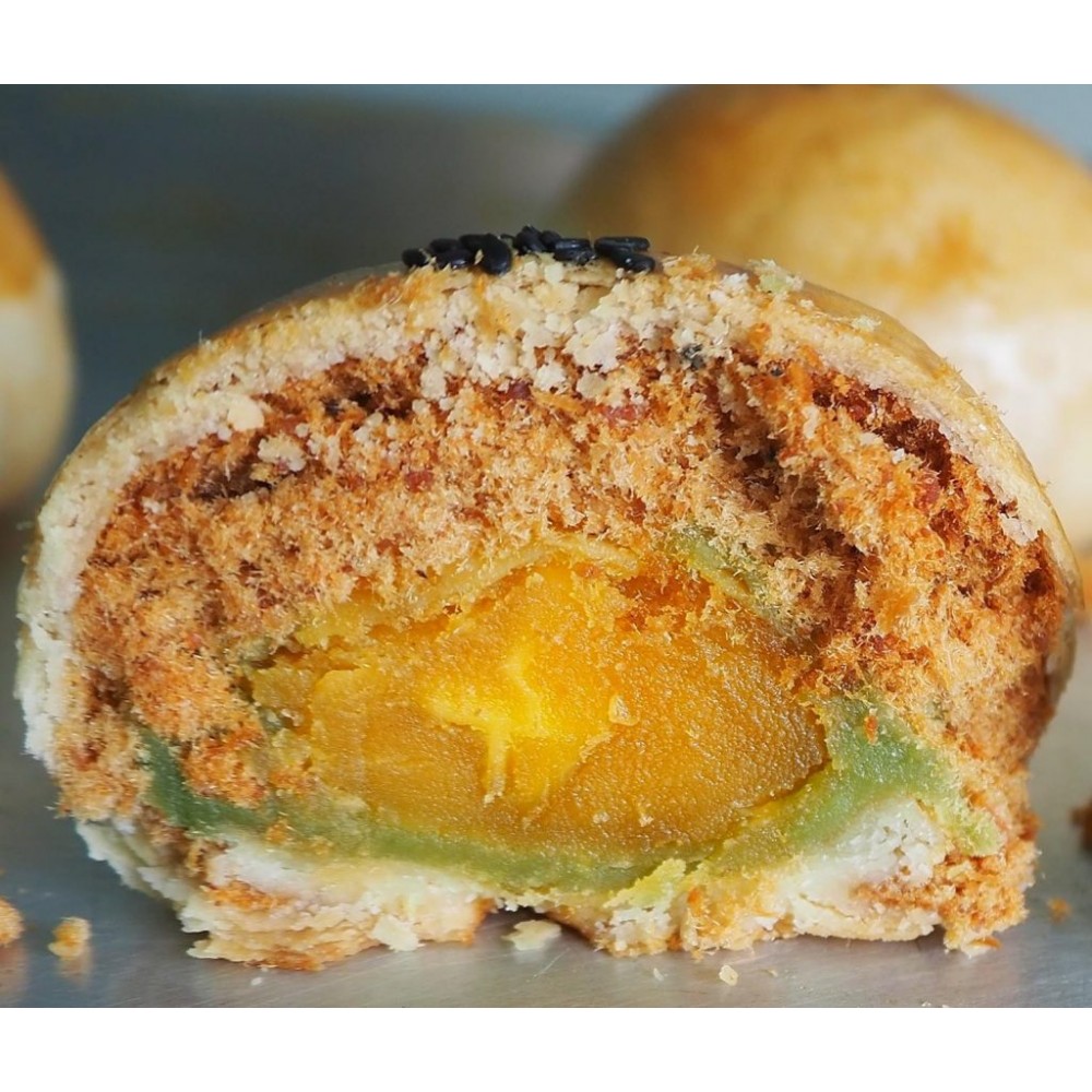 WHOLE SALTED EGG CHICKEN FLOSS WITH LOTUS PASTE BISCUIT 4 PCS WHOLE SALTED EGG CHICKEN FLOSS WITH LOTUS PASTE BISCUIT 4 PCS
