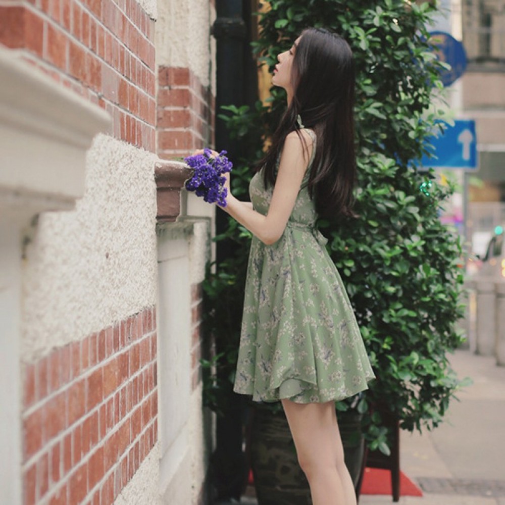 Open back sash floral short dress Open back sash floral short dress