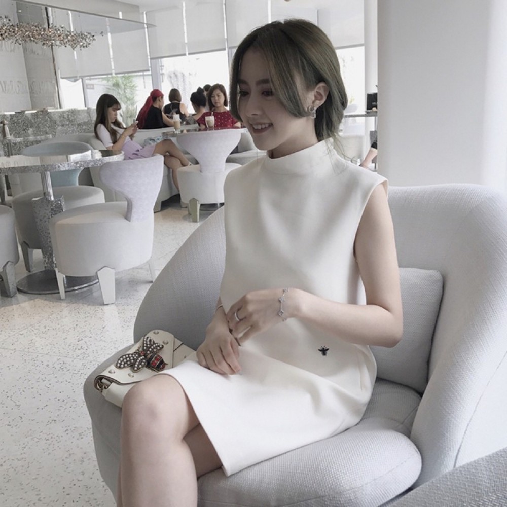 Straight sleeveless vest embroidered a-line dress Straight sleeveless vest embroidered a-line dress