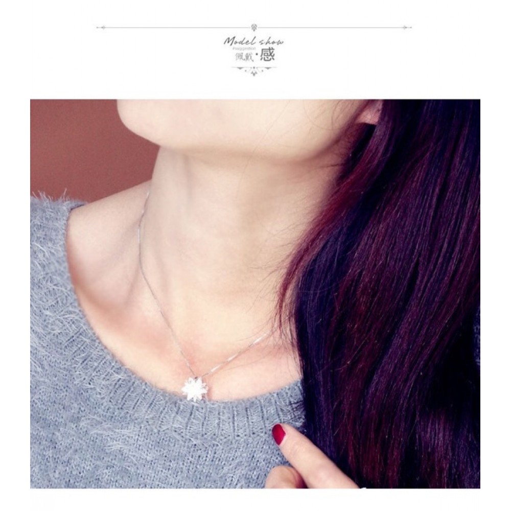 3D Crystal Flower Necklace(18KGP) 3D Crystal Flower Necklace(18KGP)