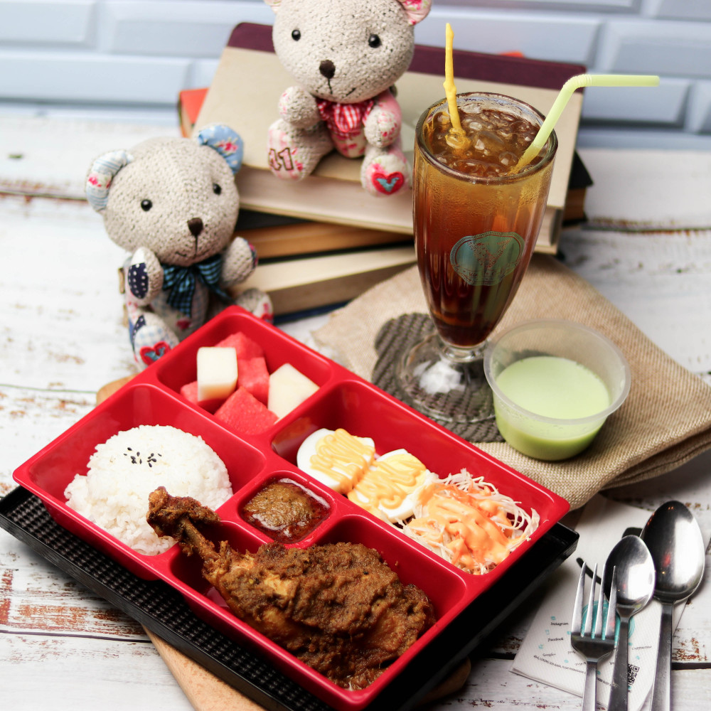 Bento set with drinks & dessert for 1 person Bento set with drinks & dessert for 1 person
