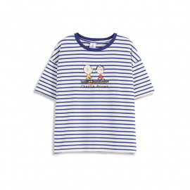 image of 查理.布朗坐在木頭上條紋T恤 Charlie. Brown Sitting On A Wood Striped T-shirt