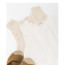 image of 圓領鏤空織紋背心 兩色售 Round Neck Hollow Textured Vest Sold In Two Colors