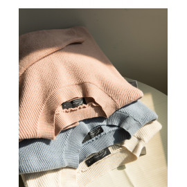 image of 圓領素面前短後長針織上衣 三色售 Short Collar Long Knit Top In Front Of Round Neck