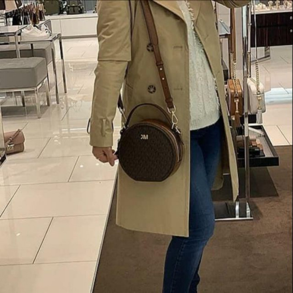 READY STOCK NJ BRANDED BAG MICHAEL Michael Kors Delaney Medium Logo Canteen Crossbody Bag RI READY STOCK NJ BRANDED BAG MICHAEL Michael Kors Delaney Medium Logo Canteen Crossbody Bag RI