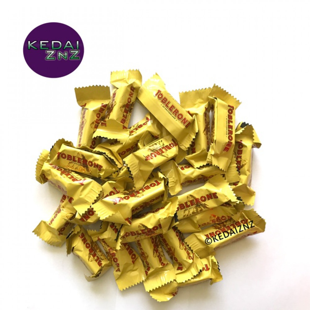 Chocolate TOBLERONE Swiss Milk Chocolate with Honey & Almond Nougat Minis 1 Piece Coklat Chocolate TOBLERONE Swiss Milk Chocolate with Honey & Almond Nougat Minis 1 Piece Coklat